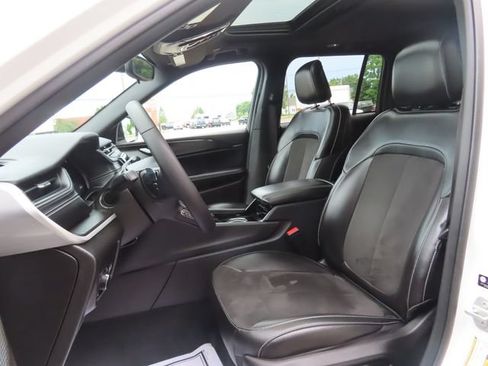 Used 2023 Jeep Grand Cherokee Altitude AWD/4WD image 19