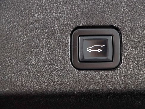 Used 2023 Cadillac XT6 Premium Luxury w/ Technology Package FWD image 34