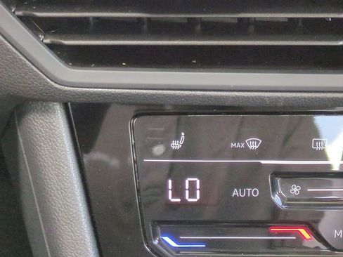 Used 2025 Volkswagen Jetta SE FWD image 27