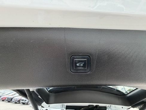 Used 2019 Chevrolet Traverse LT AWD/4WD image 13