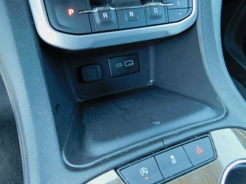 Used 2023 GMC Acadia SLE w/ Driver Convenience Package image 33