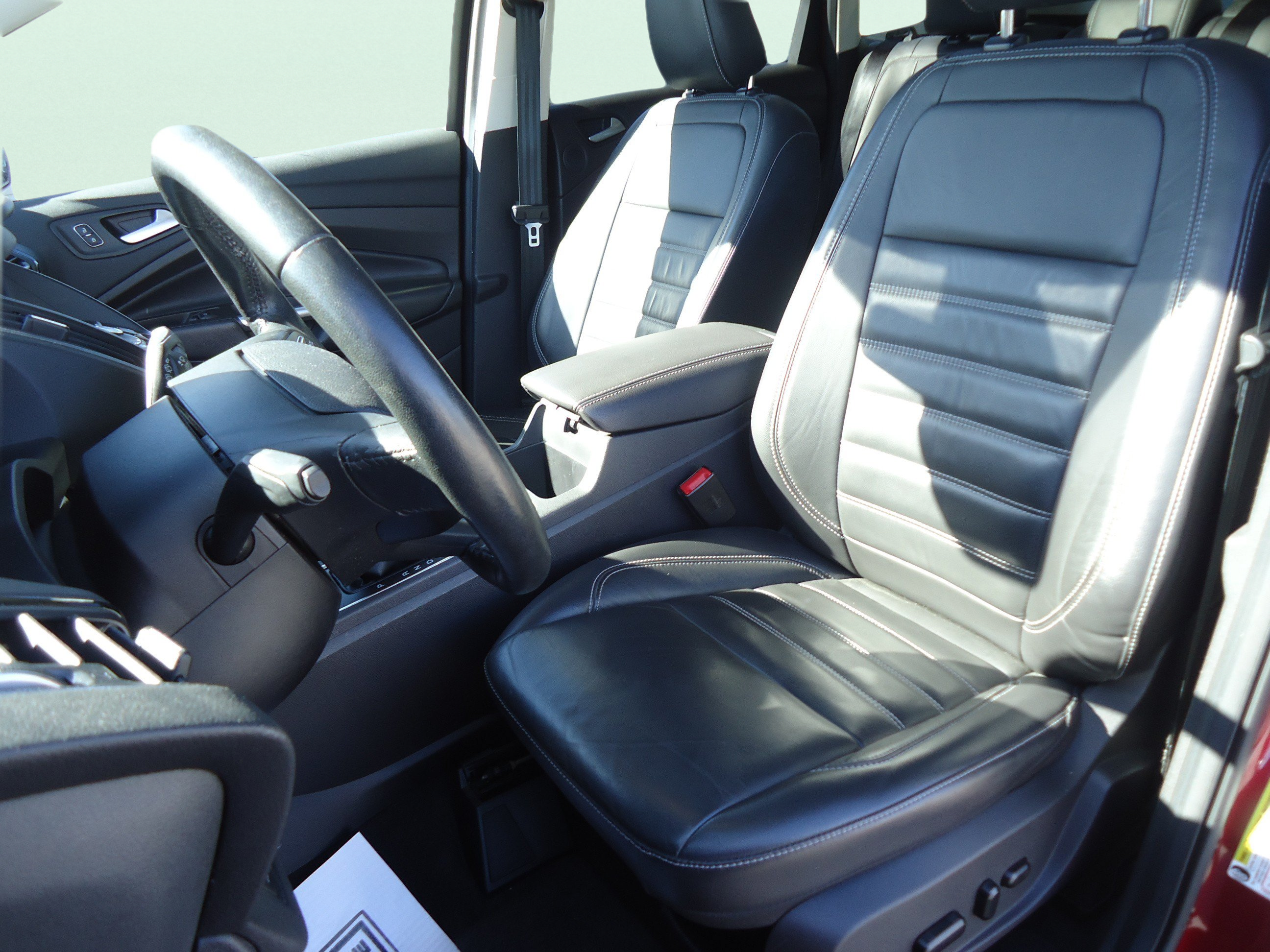 Used 2019 Ford Escape Titanium AWD/4WD image 25