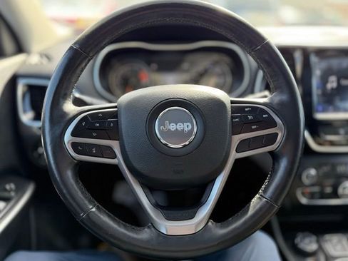 Used 2019 Jeep Cherokee Limited image 9