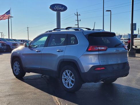 Used 2017 Jeep Cherokee Latitude w/ Comfort/Convenience Group image 6