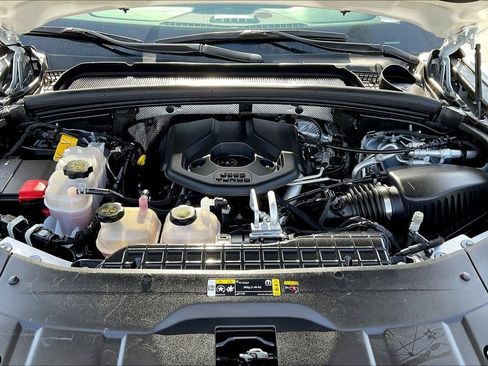 Used 2024 Jeep Grand Cherokee Limited 4xe image 9