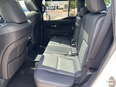 Used 2024 Lexus GX 550 w/ Accessory Package (2T) AWD/4WD image 35