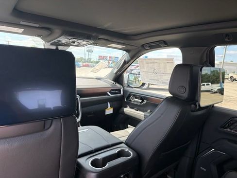 New 2026 GMC Yukon Denali w/ Denali Reserve Package AWD/4WD image 32