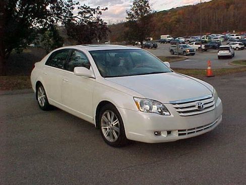 Used 2006 Toyota Avalon Limited FWD image 2