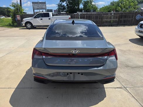 Used 2021 Hyundai Elantra SEL FWD image 7