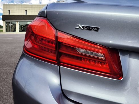 Used 2018 BMW 540i xDrive image 9