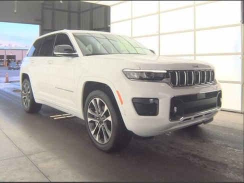 Used 2023 Jeep Grand Cherokee Overland w/ Adv Protech Group III AWD/4WD image 3