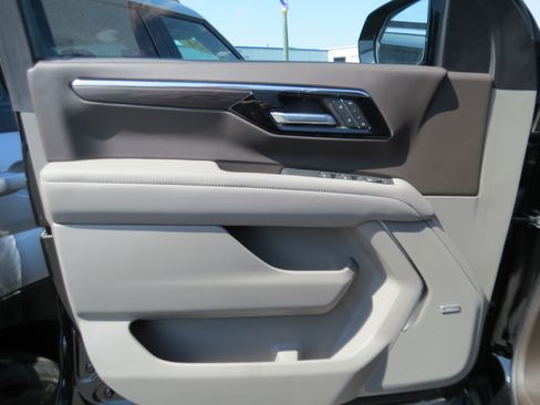 Used 2025 Chevrolet Tahoe LT w/ Comfort Package AWD/4WD image 20