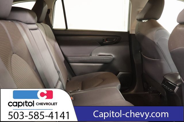 Used 2023 Toyota Highlander LE AWD/4WD image 29