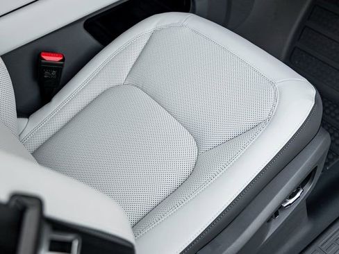 New 2025 Land Rover Defender 130 S image 31