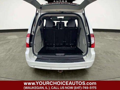 Used 2012 Chrysler Town & Country Limited image 14