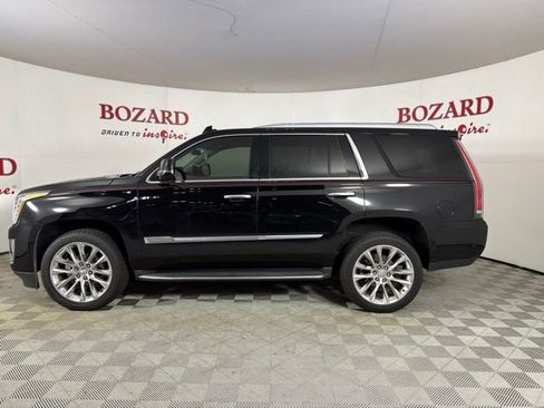 Used 2017 Cadillac Escalade Luxury RWD image 5