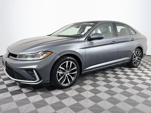 Used 2025 Volkswagen Jetta SE FWD image 6
