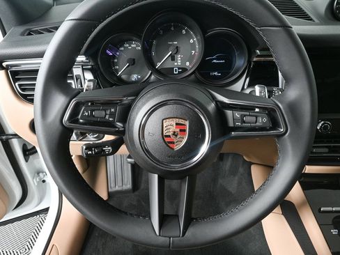 Certified 2025 Porsche Macan image 8