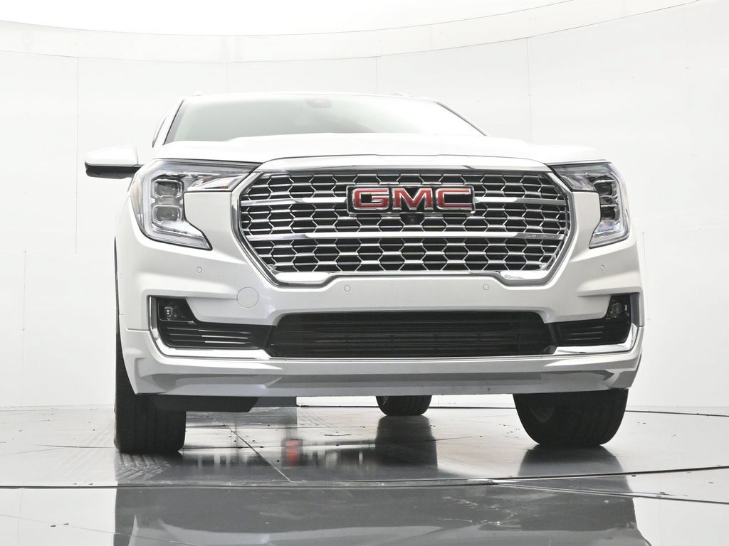 Used 2024 GMC Terrain Denali w/ Denali Premium Package AWD/4WD image 39