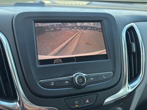 Used 2022 Chevrolet Equinox LS w/ LS Convenience Package FWD image 25