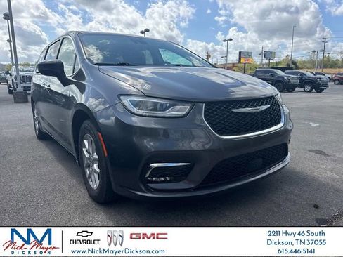 Used 2023 Chrysler Pacifica Touring-L image 1