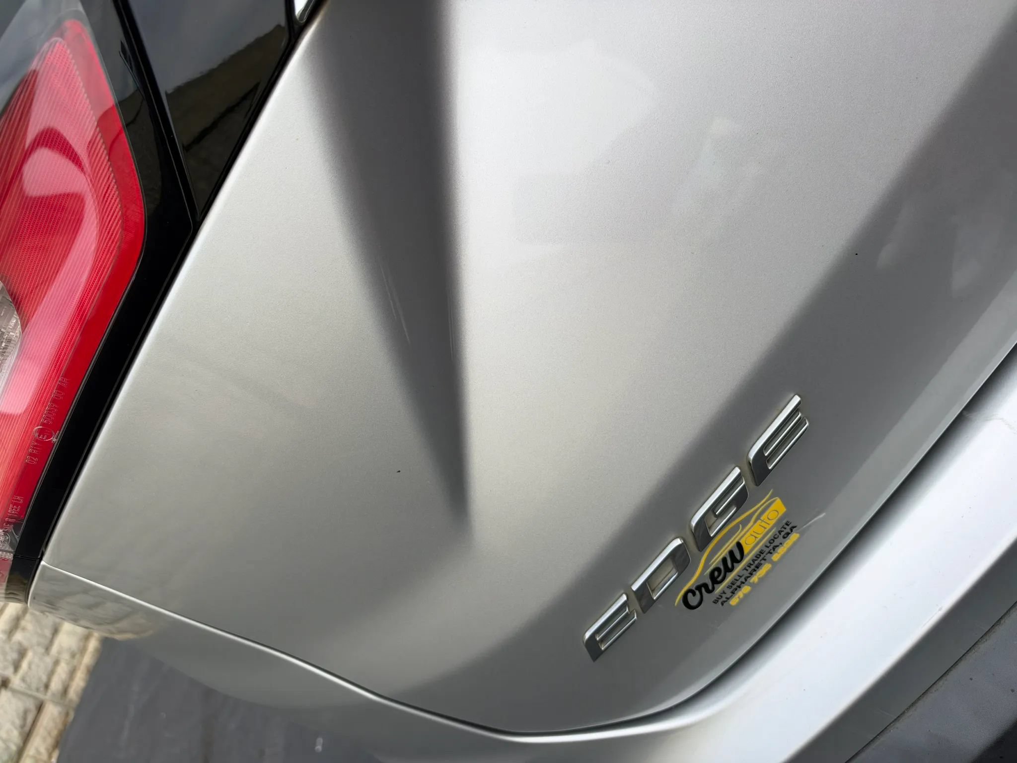 Used 2019 Ford Edge Titanium FWD image 11