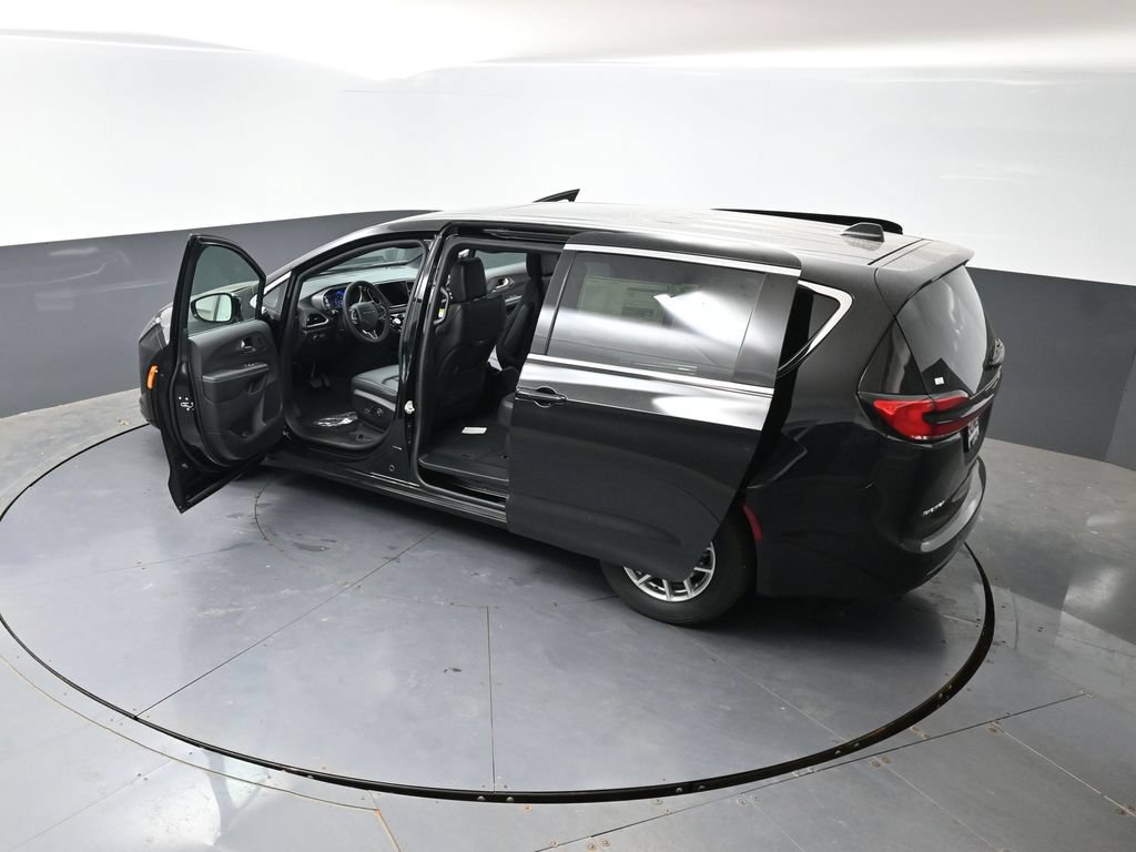 New 2027 Chrysler Pacifica Select w/ Family Tech Group FWD image 49