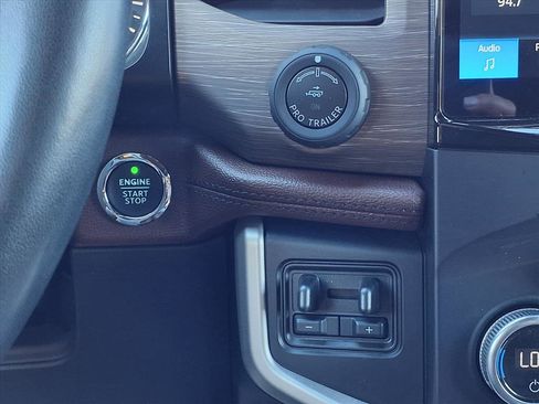 Used 2023 Ford Expedition Limited image 14