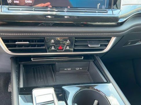 Used 2025 Volkswagen Atlas SE image 26