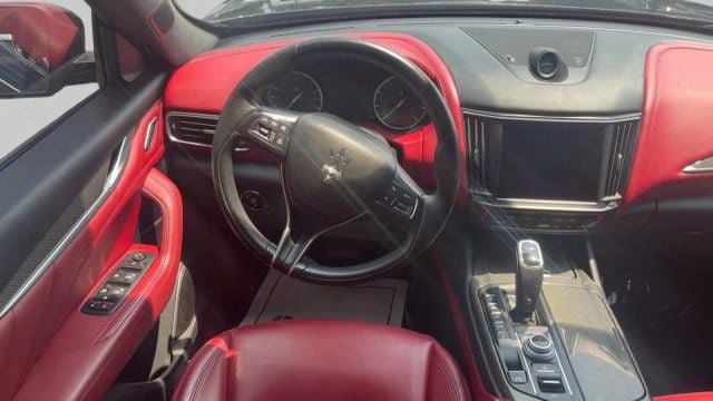 Used 2023 Maserati Levante GT AWD/4WD image 11
