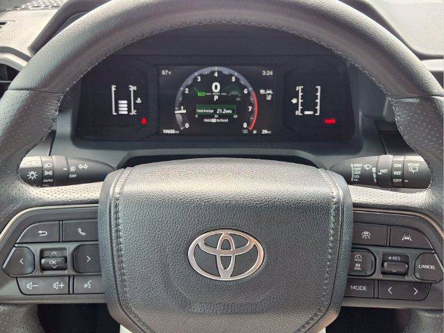 Used 2025 Toyota 4Runner SR5 AWD/4WD image 32