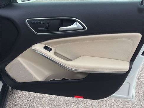 Used 2016 Mercedes-Benz GLA 250 image 10
