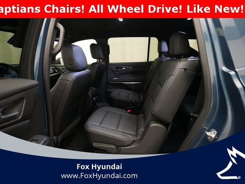 Used 2025 Chevrolet Traverse LT image 16