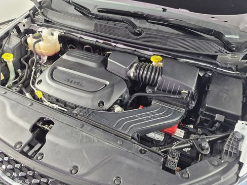 Used 2023 Chrysler Pacifica Touring-L FWD image 36