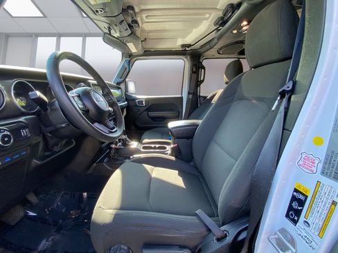 Used 2023 Jeep Wrangler Unlimited image 18