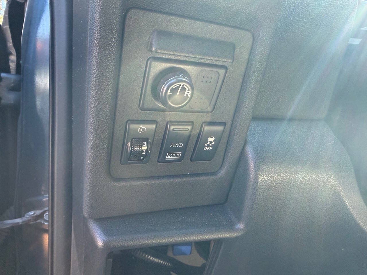 Used 2013 Nissan Rogue SL AWD/4WD image 17