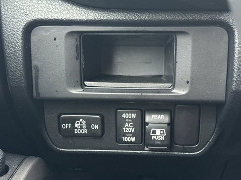 Used 2017 Toyota Tacoma TRD Off-Road w/ Premium & Technology Package image 23