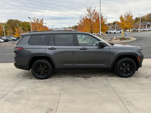 Used 2024 Jeep Grand Cherokee L Laredo image 7