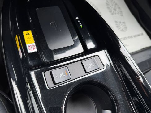 Used 2019 Toyota Prius XLE FWD image 4