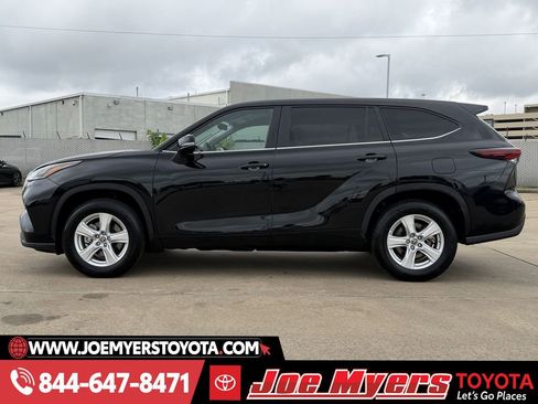 Used 2025 Toyota Highlander LE image 6