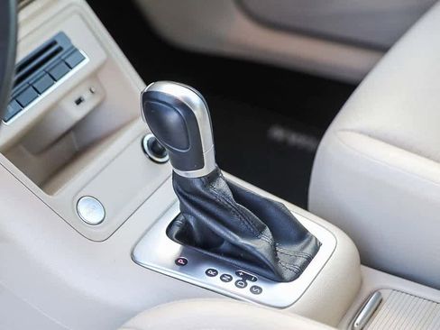 Used 2017 Volkswagen Tiguan S image 19