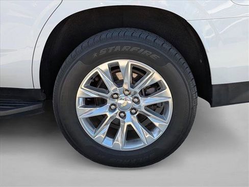 Used 2021 Chevrolet Tahoe Premier w/ Premium Package image 15