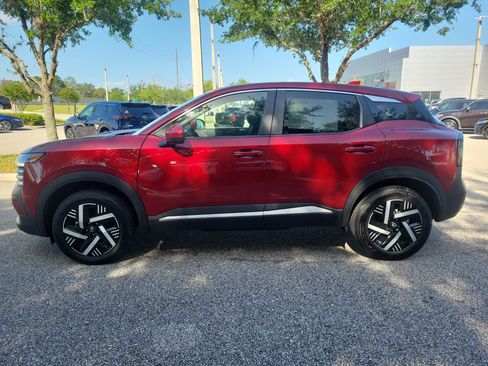 Certified 2025 Nissan Kicks SV FWD image 4