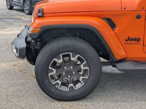 New 2025 Jeep Wrangler Unlimited Sahara AWD/4WD image 13