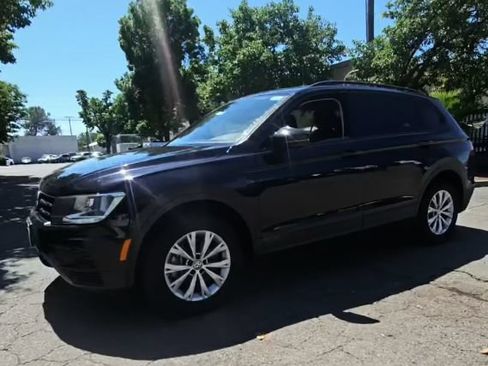 Used 2018 Volkswagen Tiguan S w/ 3rd Row Seat Package AWD/4WD image 1
