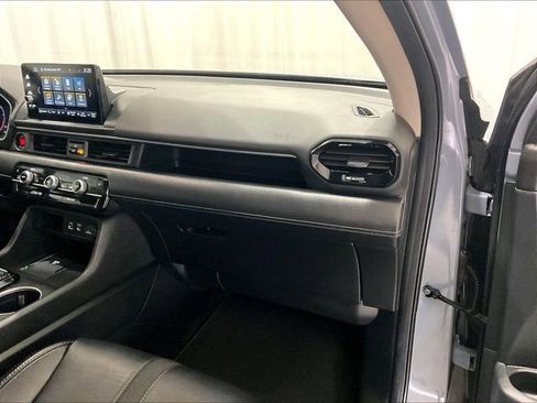 Used 2024 Honda Pilot Touring image 13