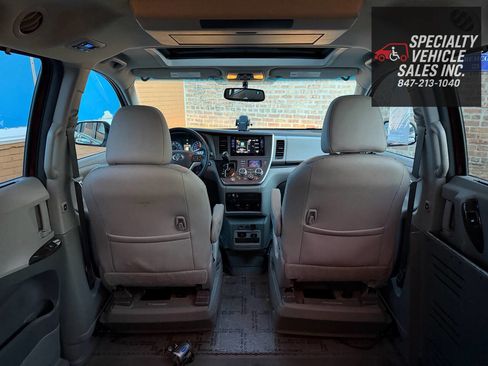 Used 2015 Toyota Sienna XLE Premium image 26