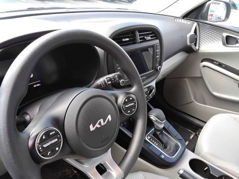 Used 2023 Kia Soul LX w/ Option Group 015 image 7