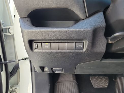 Used 2022 Toyota RAV4 XLE Premium AWD/4WD image 25