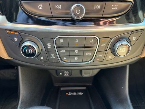 Used 2022 Chevrolet Traverse Premier w/ LPO, Floor Liner Package FWD image 32